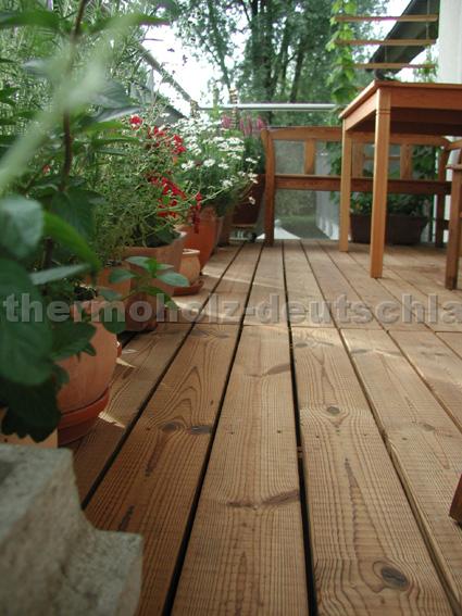 Ansicht 03.jpg - Thermokiefer 25 x 115 mm Barfuß-Oberfläche Wave Wellness mit sichtbarer Verschraubung